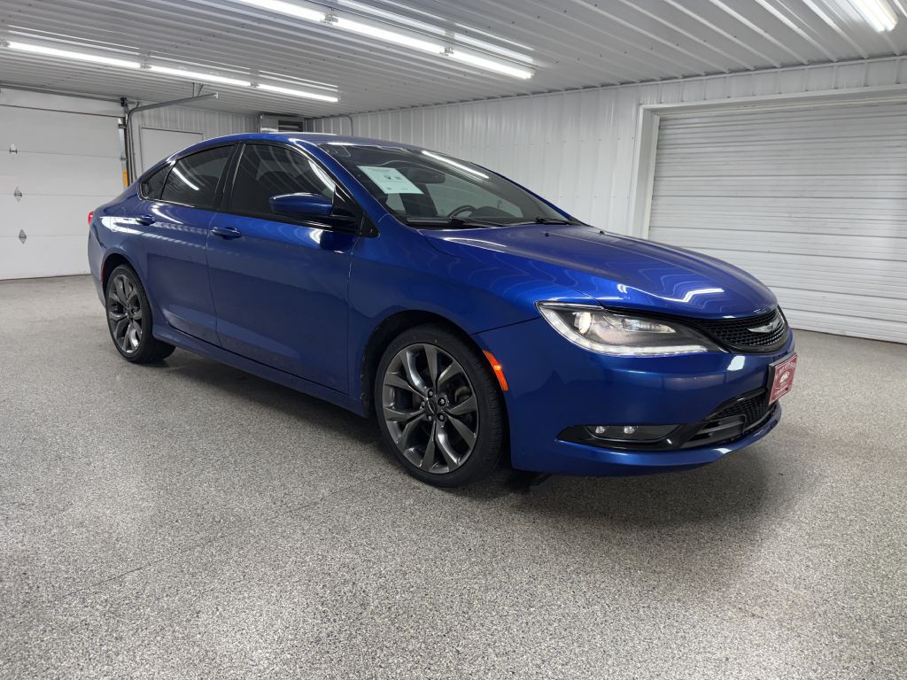 2015 Chrysler 200 Image 1