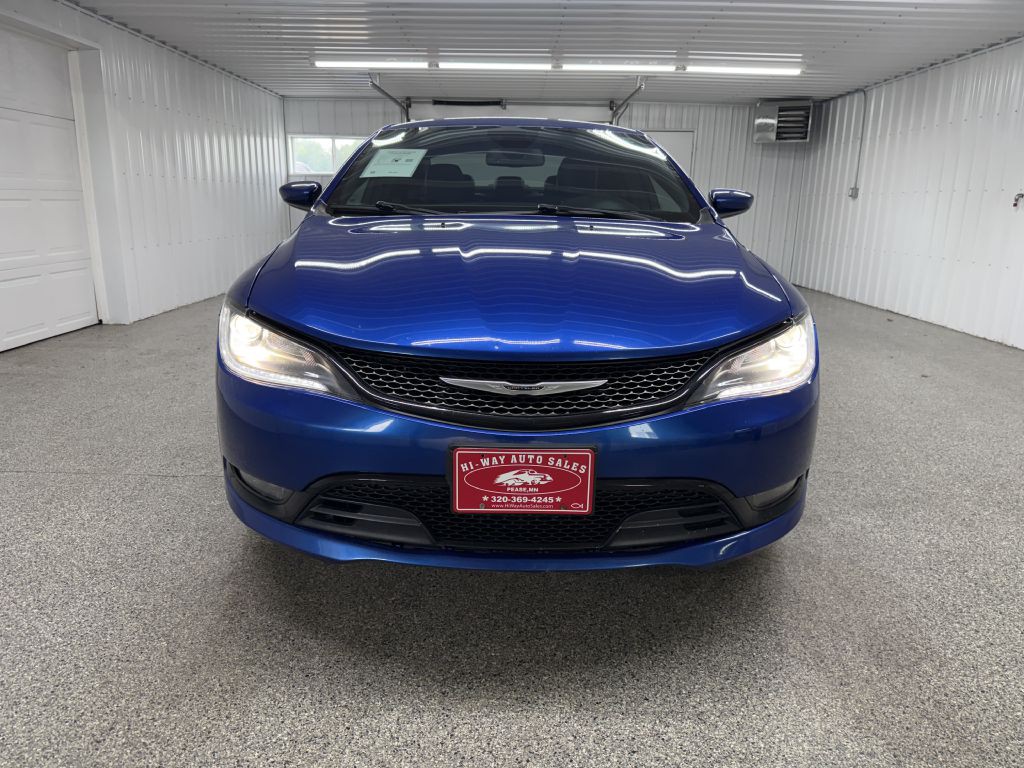 2015 Chrysler 200 Image 2