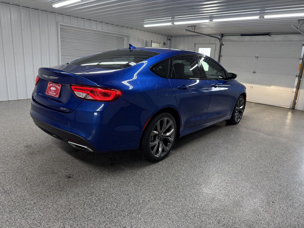 2015 Chrysler 200 Image 6