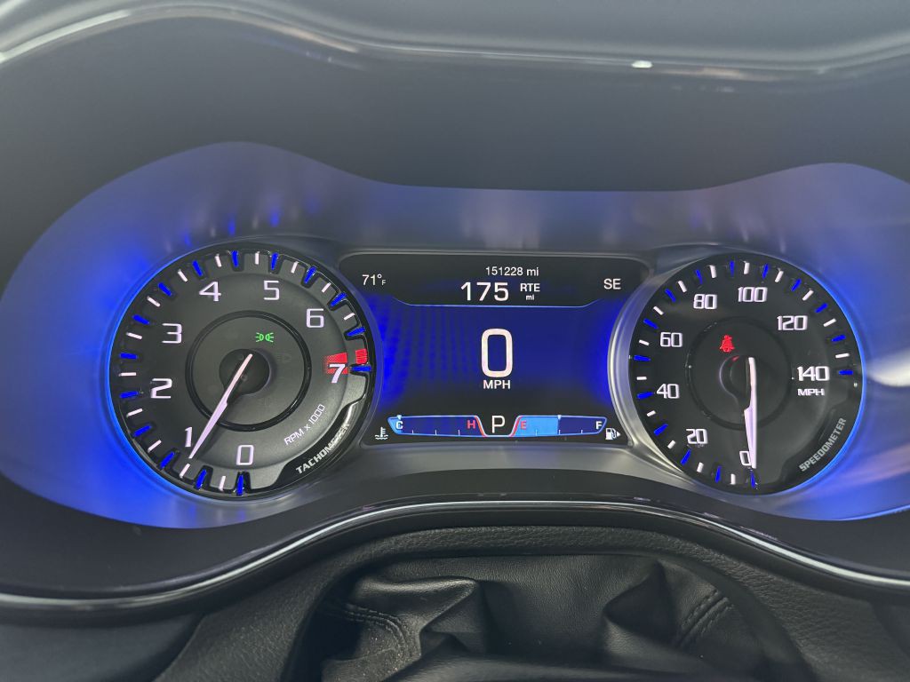 2015 Chrysler 200 Image 13