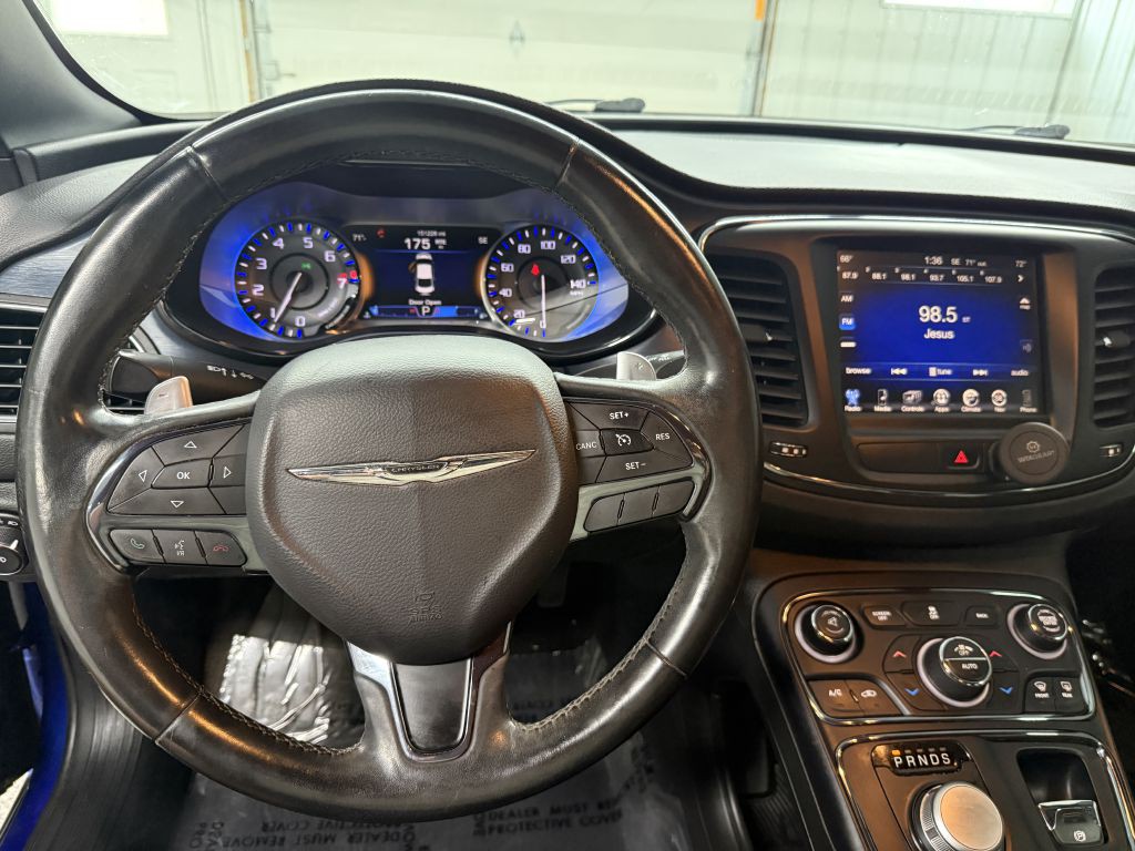 2015 Chrysler 200 Image 14