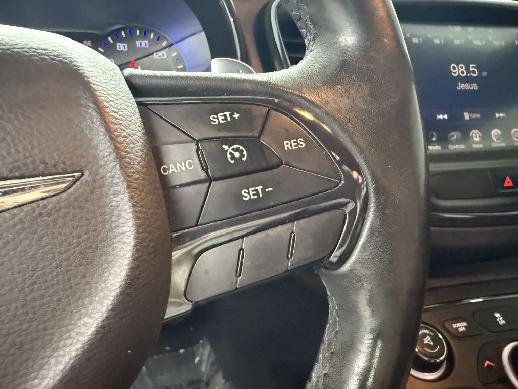 2015 Chrysler 200 Image 16