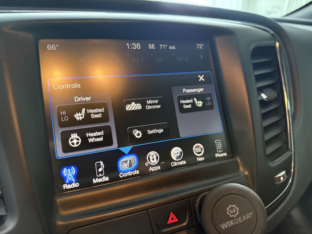 2015 Chrysler 200 Image 19
