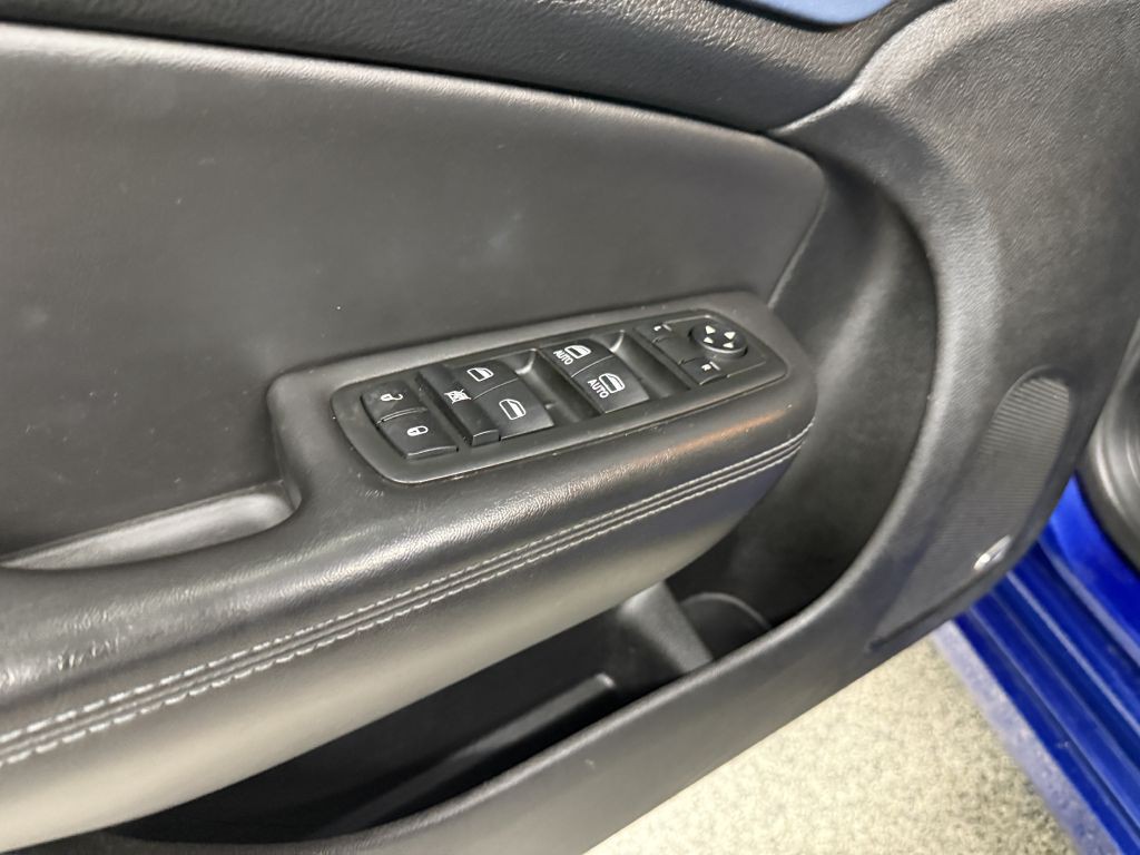 2015 Chrysler 200 Image 22