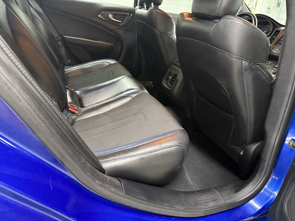 2015 Chrysler 200 Image 26