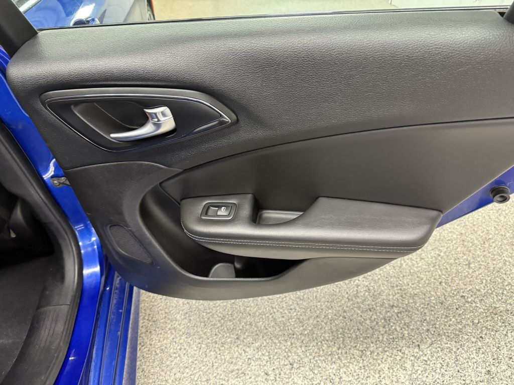 2015 Chrysler 200 Image 27