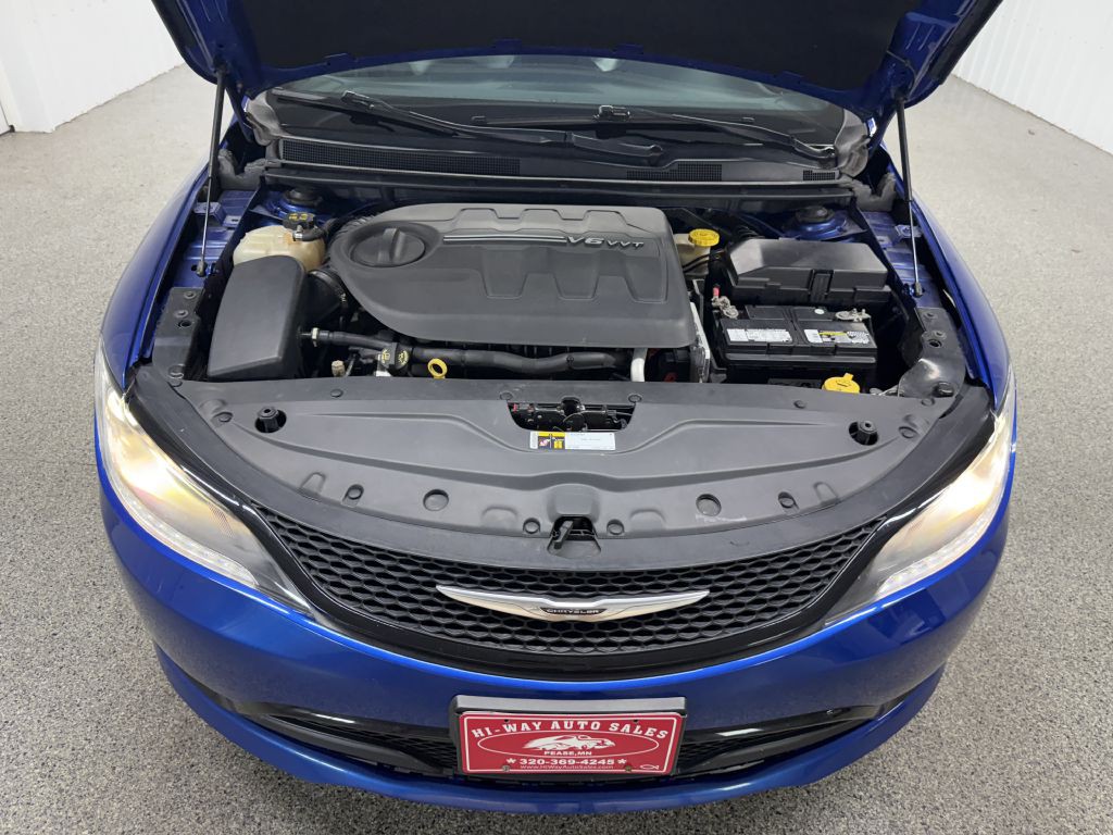 2015 Chrysler 200 Image 30