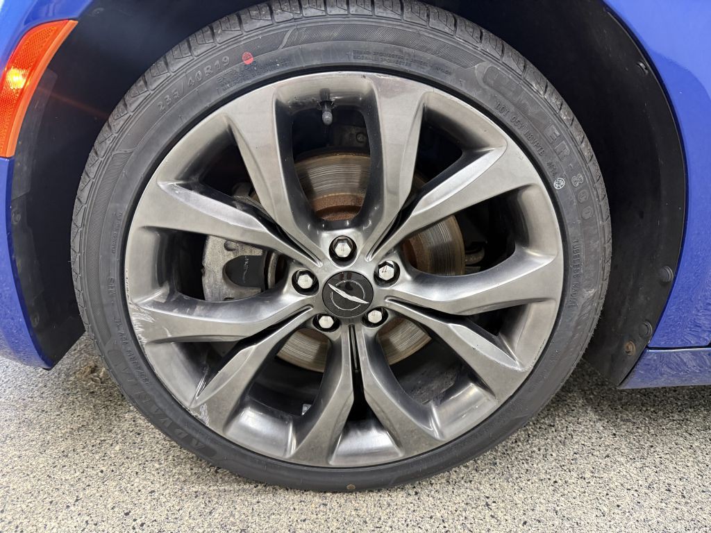2015 Chrysler 200 Image 31