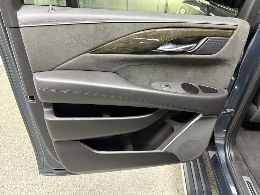 2019 Cadillac Escalade Image 32