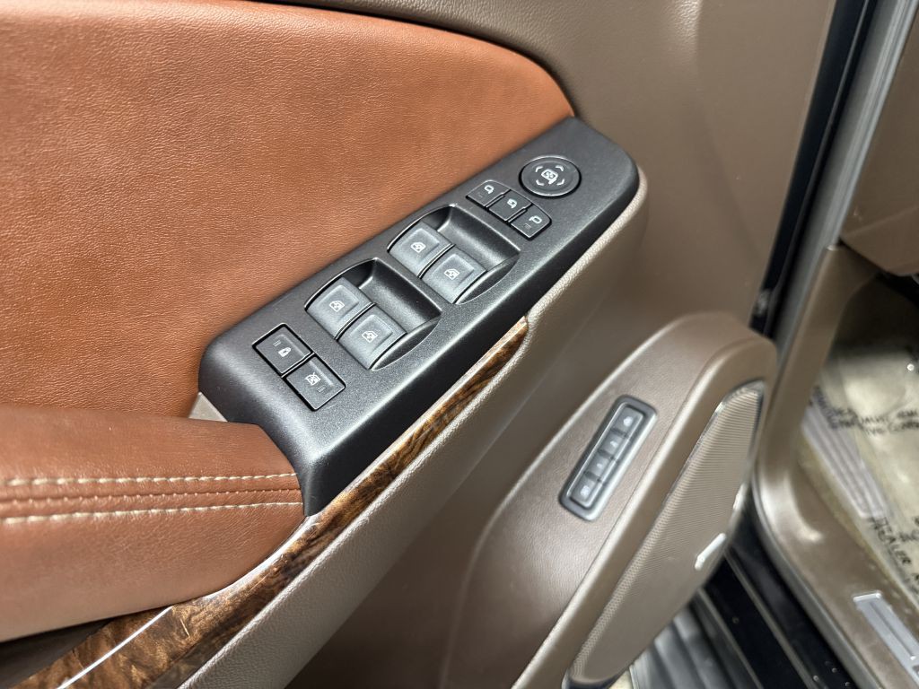 2019 Chevrolet Suburban Image 14