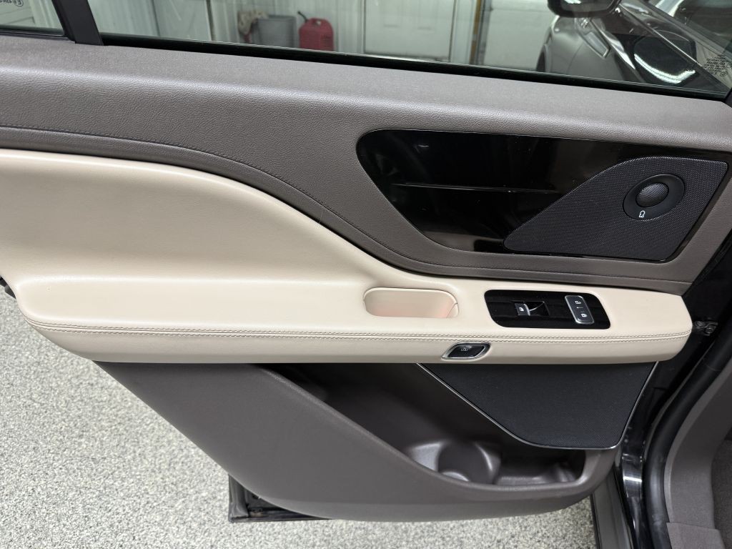 2020 Lincoln Aviator Image 28