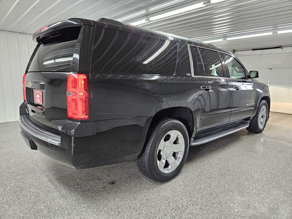 2015 Chevrolet Suburban Image 2