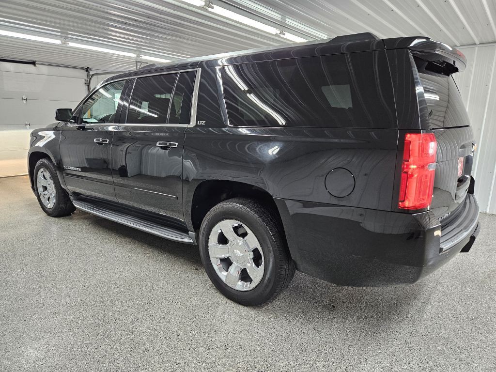 2015 Chevrolet Suburban Image 3