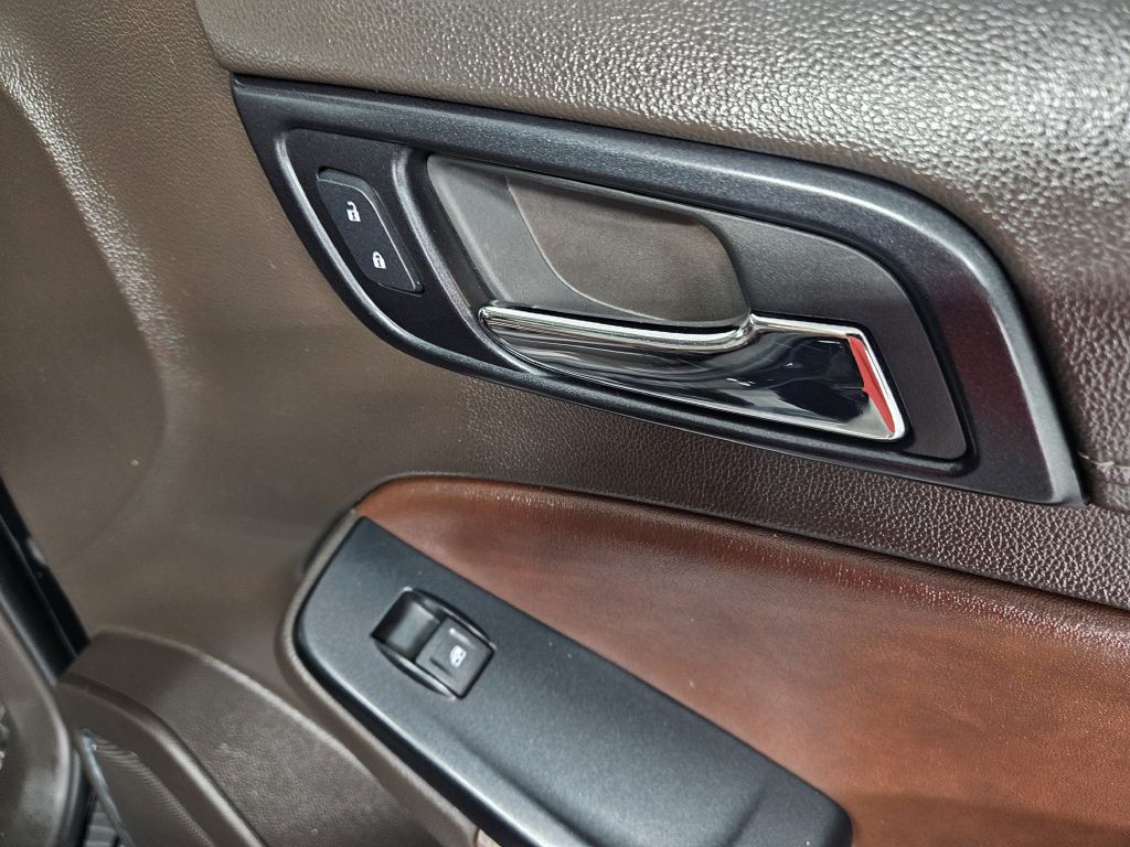 2015 Chevrolet Suburban Image 11