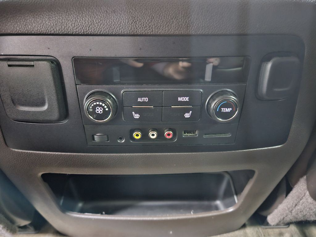 2015 Chevrolet Suburban Image 18