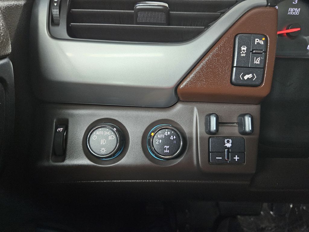 2015 Chevrolet Suburban Image 26