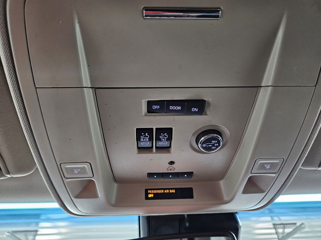 2015 Chevrolet Suburban Image 32