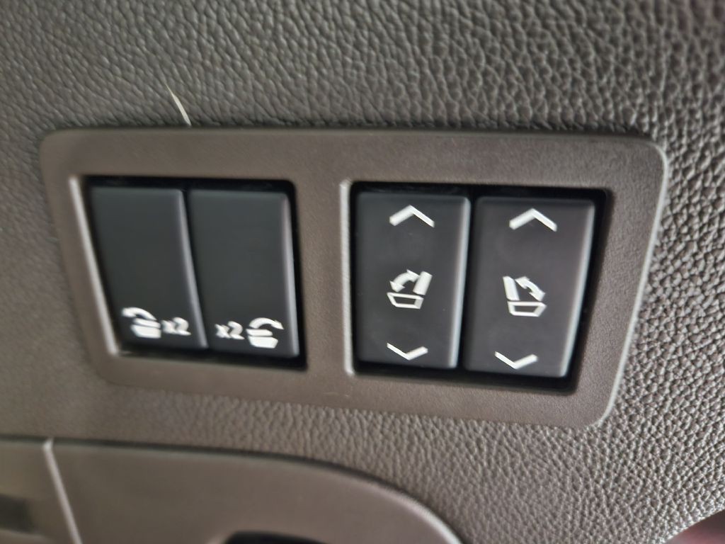 2015 Chevrolet Suburban Image 35