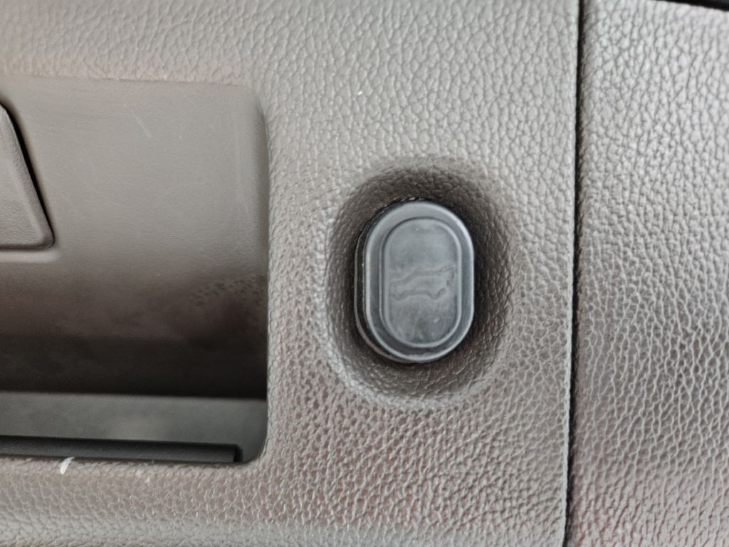 2015 Chevrolet Suburban Image 37