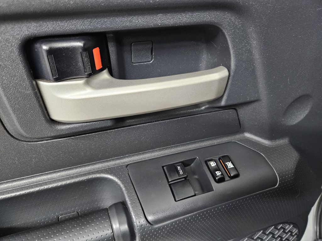 2012 Toyota FJ Cruiser Image 8