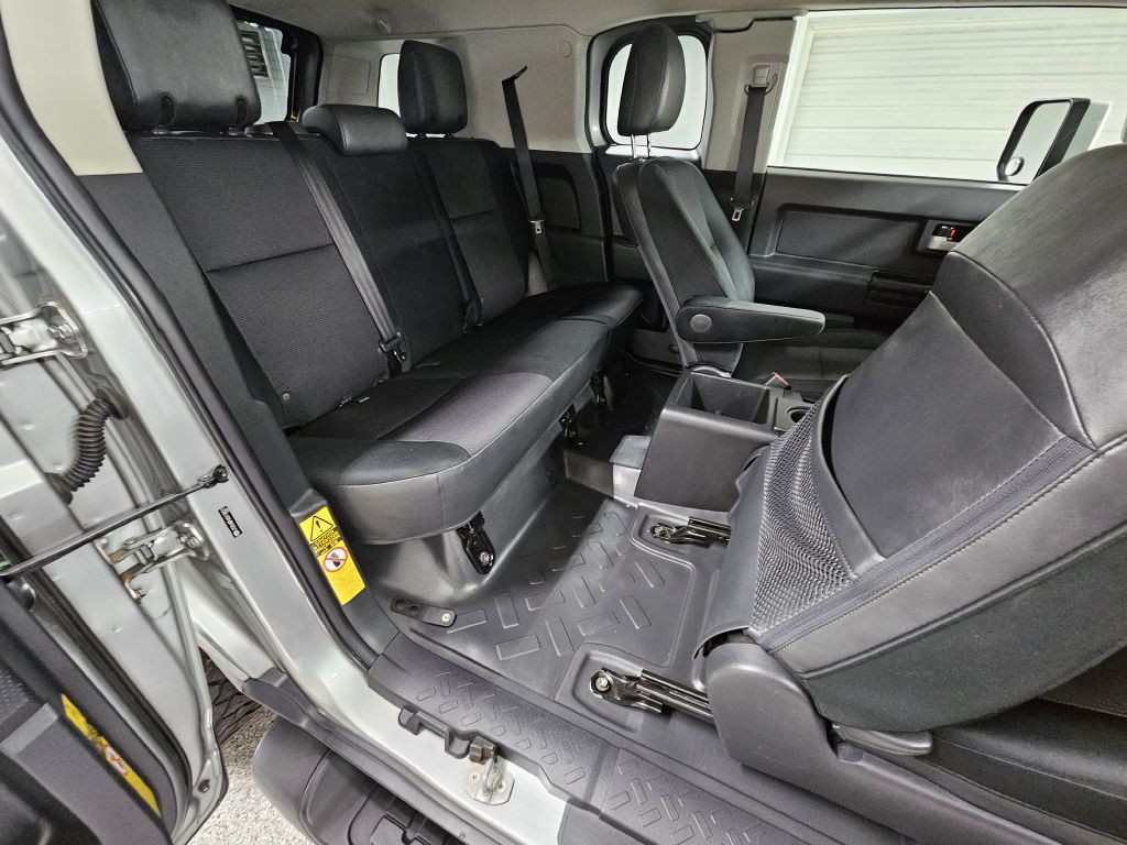 2012 Toyota FJ Cruiser Image 12