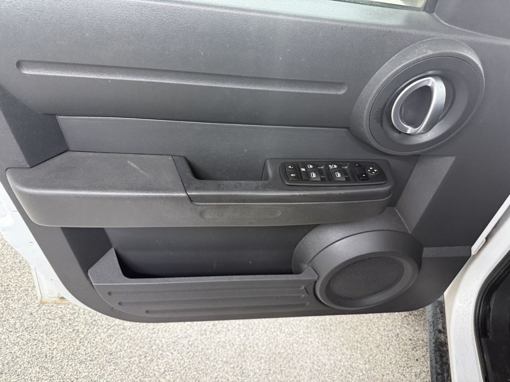 2011 Dodge Nitro Image 12