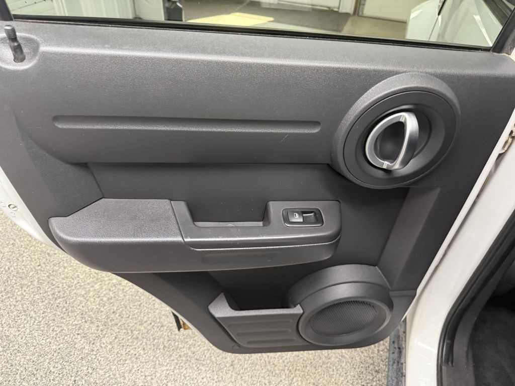 2011 Dodge Nitro Image 17