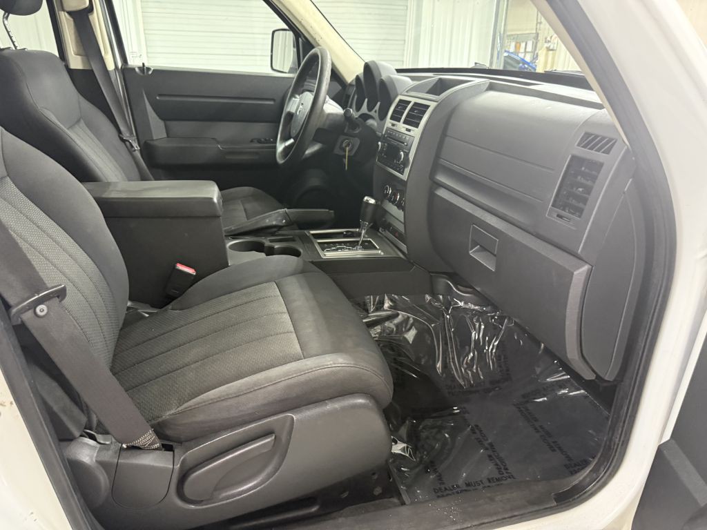 2011 Dodge Nitro Image 21