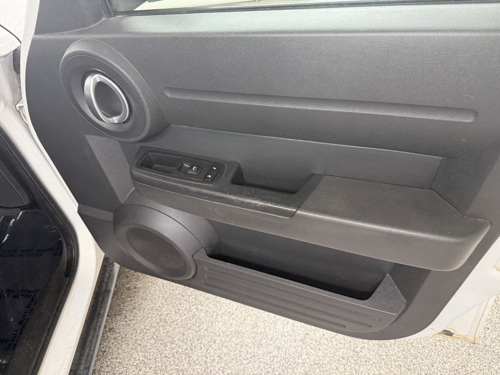 2011 Dodge Nitro Image 22