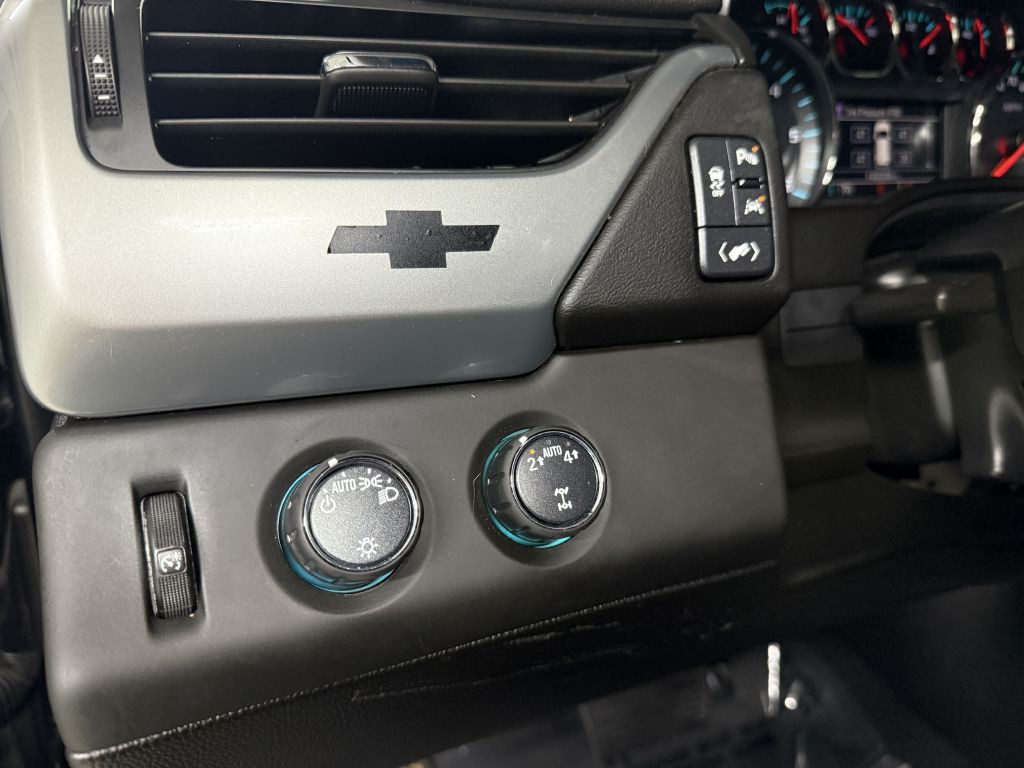 2019 Chevrolet Suburban Image 12