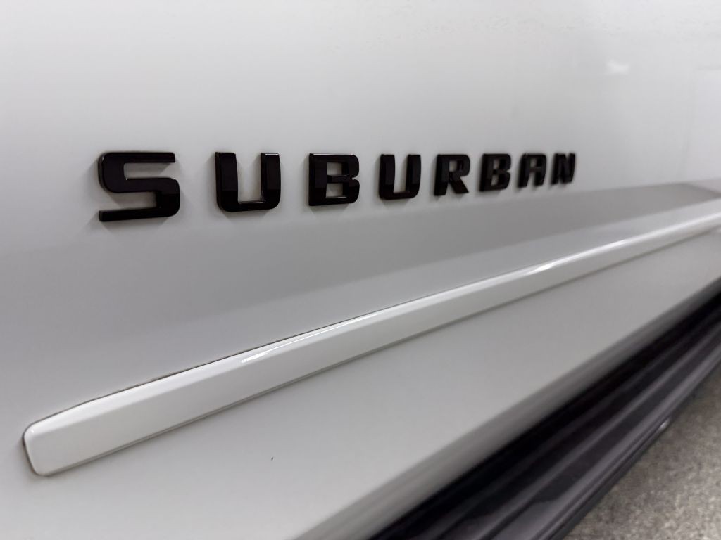 2019 Chevrolet Suburban Image 4
