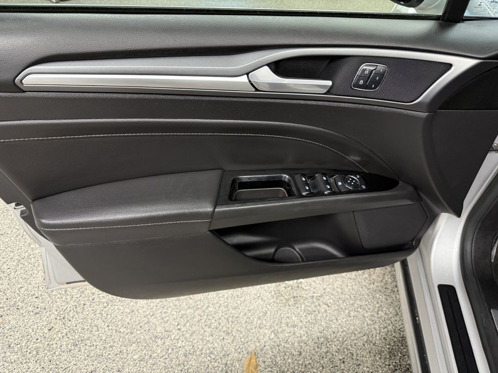 2016 Ford Fusion Image 20