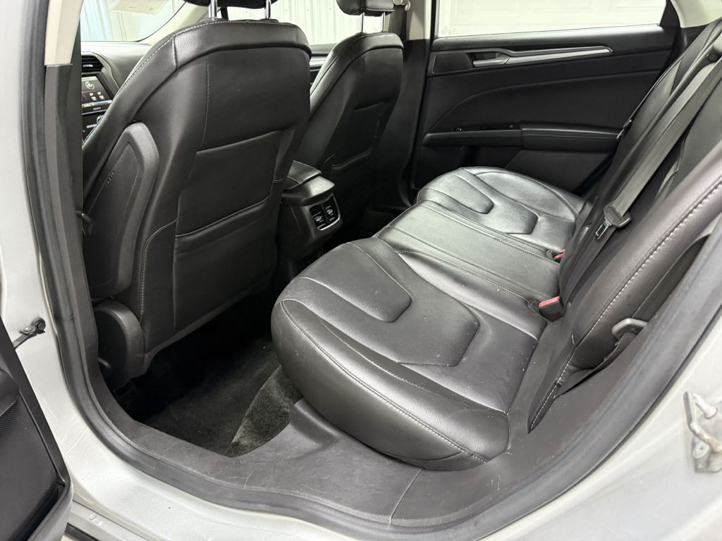 2016 Ford Fusion Image 22