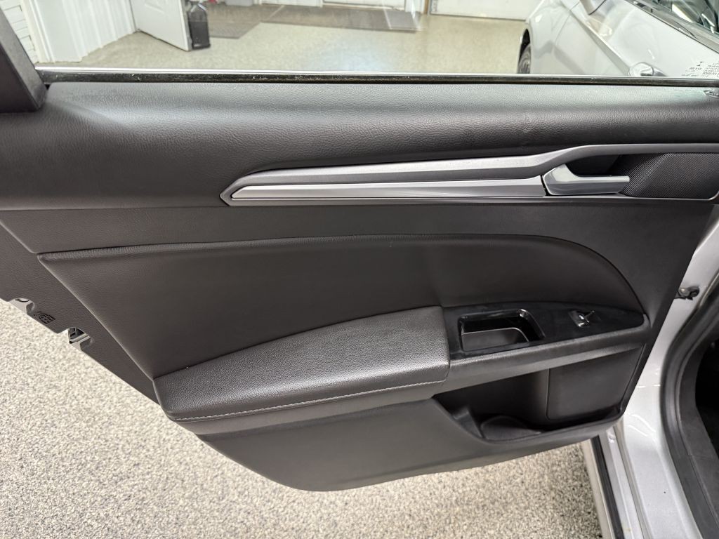 2016 Ford Fusion Image 23