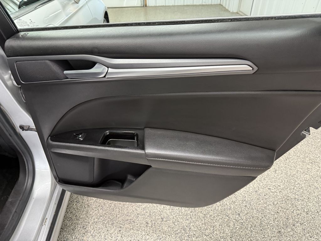 2016 Ford Fusion Image 26