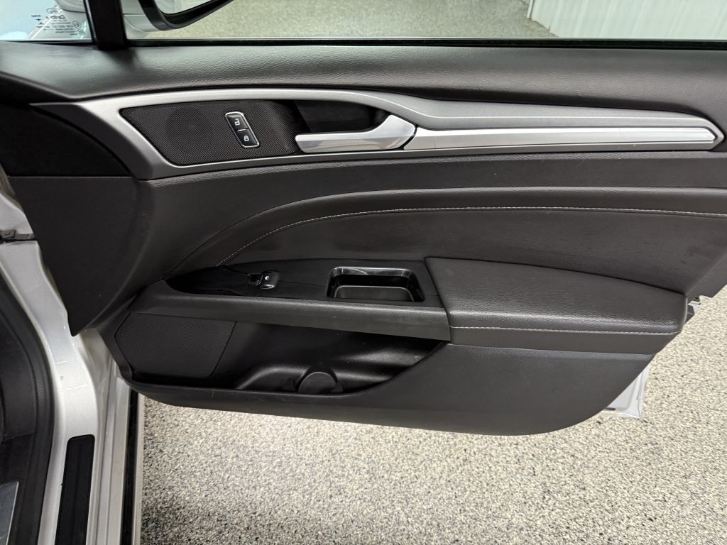 2016 Ford Fusion Image 28