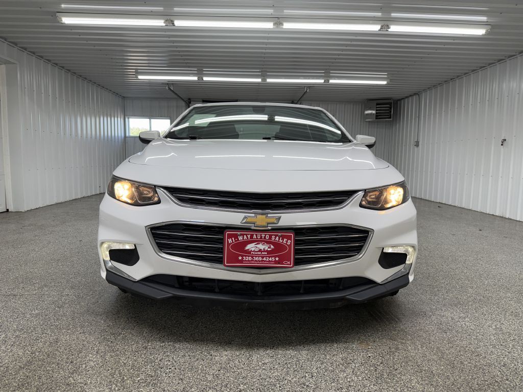 2018 Chevrolet Malibu Image 2