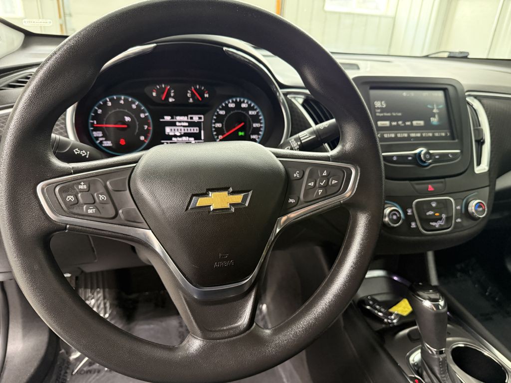 2018 Chevrolet Malibu Image 14