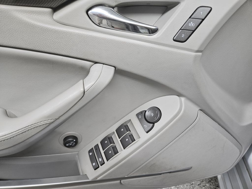 2010 Cadillac CTS Image 8