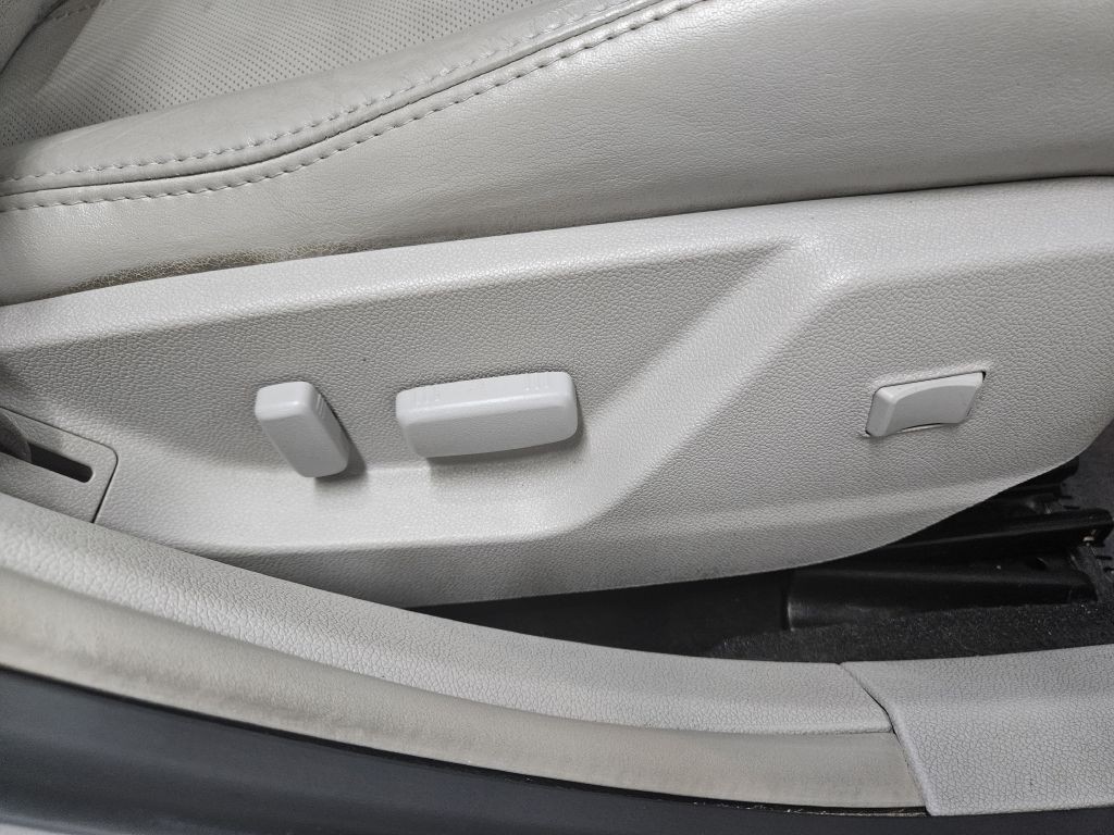 2010 Cadillac CTS Image 12