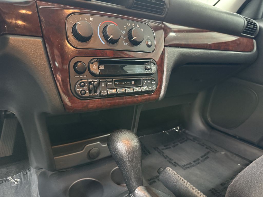2002 Chrysler Sebring Image 18