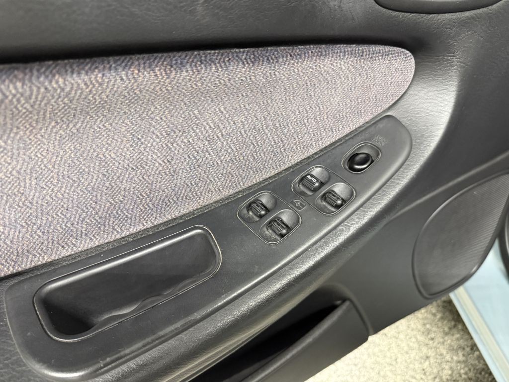 2002 Chrysler Sebring Image 21