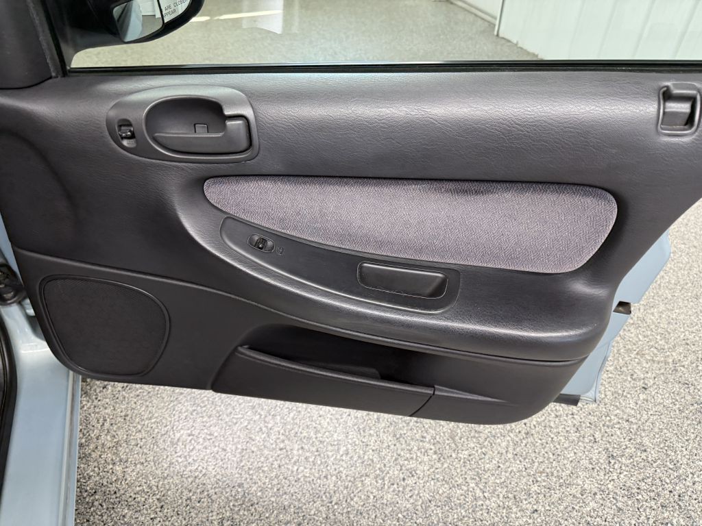 2002 Chrysler Sebring Image 28