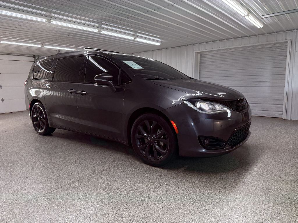 2019 Chrysler Pacifica Image 2