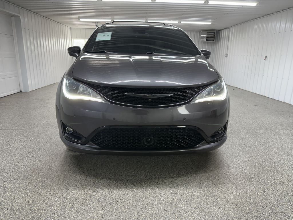 2019 Chrysler Pacifica Image 3