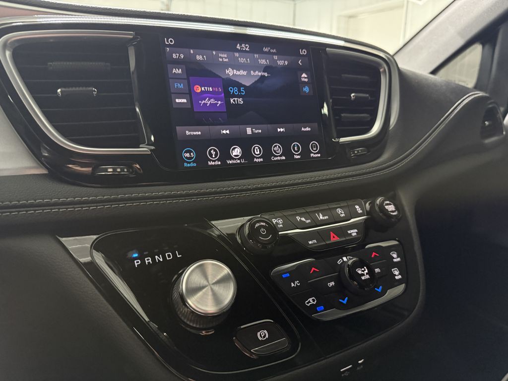 2019 Chrysler Pacifica Image 17