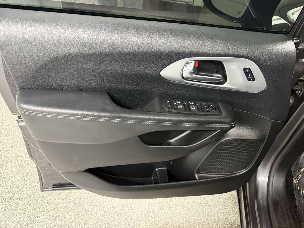 2019 Chrysler Pacifica Image 24