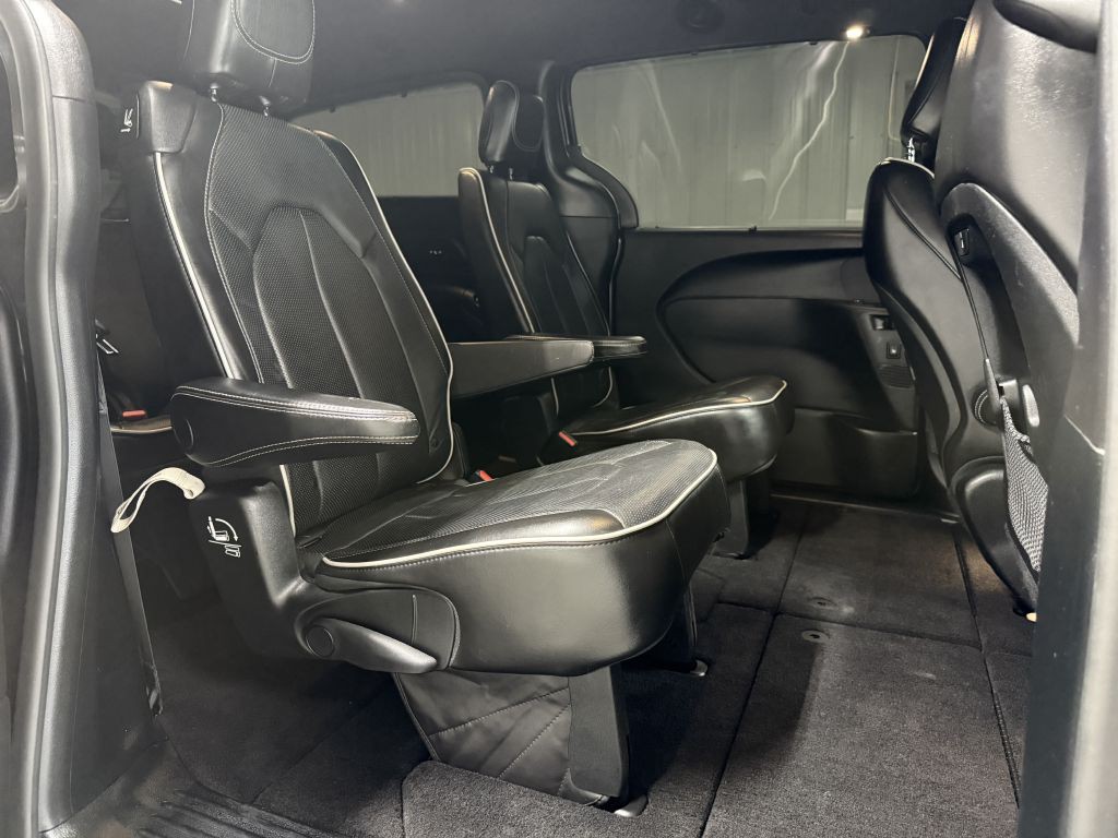 2019 Chrysler Pacifica Image 32
