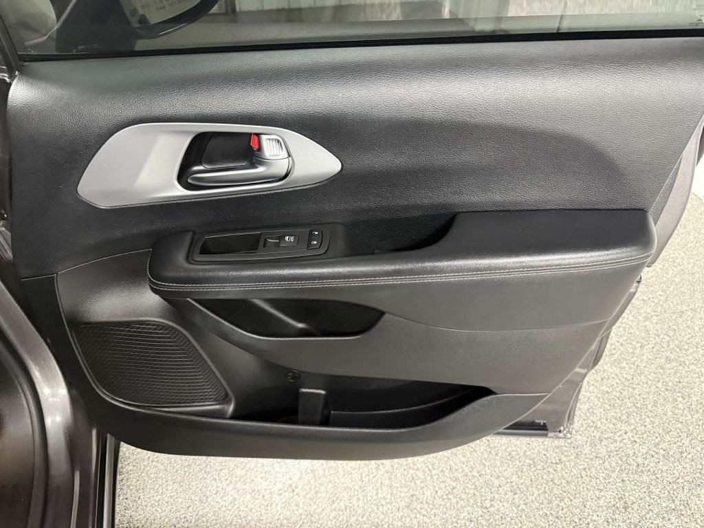 2019 Chrysler Pacifica Image 35