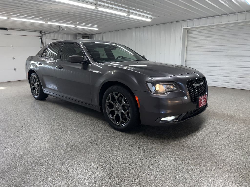 2016 Chrysler 300 Image 1
